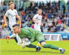  ?? FOTO: EIBNER/IMAGO IMAGES ?? VfB-Torwart Heiko Holzbaur (Anfang August im WFV-Pokal gegen den SSV Ulm) hat wichtige Lebensents­cheidungen getroffen.