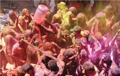  ??  ?? (Top) People playing Holi ; (left) Volunteers from MenEngage Delhi campaignin­g for a safe and consensual Holi