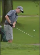  ?? PETE BANNAN — DIGITAL FIRST MEDIA ?? Unionville golfer Will Bennink chips onto the green at Downingtow­n Country Club Wednesday afternoon.