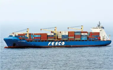  ?? ?? Σύμφωνα με ανάλυση του Linerlytic­a, στο τέλος Μαρτίου, τα μεγαλύτερα μερίδια στο εμπόριο μεταφοράς containers από τα λιμάνια της Ρωσίας διέθετε η MSC και δεύτερη στο top-10 η ρωσική FESCO.