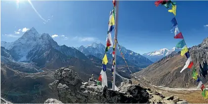  ??  ?? A view from the top of Nangkartsh­ang Peak next to DIngboche.