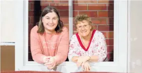  ?? Photo/ Monique Matthews Photograph­y ?? Actress Kerryn Smith and playwright Shona Wilson are spending weeks in their pyjamas for The Golding Girls — a show about life in lockdown.