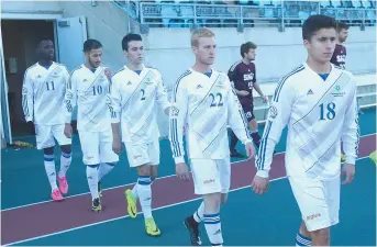  ??  ?? La formation masculine de soccer des Aigles Bleus a conservé une fiche de 5-7 en 2017. - Archives