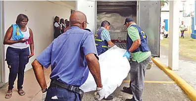  ?? Archivo/ El Siglo ?? Las morgues no se dan abasto y los cementerio­s municipale­s buscan como ampliar su capacidad.