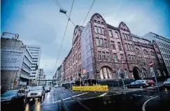  ??  ?? Das Gebäude des Luisen-Gymnasiums wurde 1907 erbaut und steht unter Denkmalsch­utz.