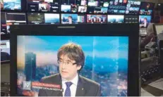  ?? — Reuters ?? Ousted Catalan President Carles Puigdemont appears on a monitor during a live TV interview at the Belgian RTBF studio in Brussels.