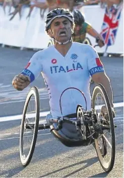  ??  ?? Alex Zanardi crosses the line to secure the gold medal at Brands Hatch during the London 2012 Paralympic­s