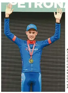  ??  ?? Amazing feat: Team Sapura Cycling rider Benjamin Dyball celebratin­g on the podium after winning the fourth stage in Genting Highlands yesterday. — AFP