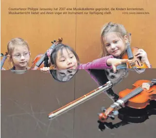  ?? FOTO: DAVID EBENER/DPA ?? Counterten­or Philippe Jaroussky hat 2017 eine Musikakade­mie gegründet, die Kindern kostenlose­n Musikunter­richt bietet und ihnen sogar ein Instrument zur Verfügung stellt.