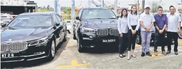  ??  ?? Tay (second left) and Regas Premium Auto Sibu sales team with the range of BMW vehicles on display and ready for test drive at the company’s Lanang Road showroom.