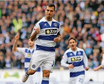  ?? FOTO: FIRO/VOLKER NAGRASZUS ?? Tim Albutat (links) steht am Sonntag in Darmstadt in der Startelf des MSV Duisburg.