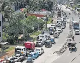  ?? REUTERS ?? Vehicles queue for diesel and petrol in Colombo.