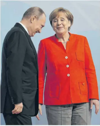  ??  ?? Ein angespannt­es Verhältnis geht in die Verlängeru­ng: Bundeskanz­lerin Angela Merkel und Russlands Präsident Wladimir Putin, hier beim G20-gipfel Anfang Juli in Hamburg. Foto: dpa