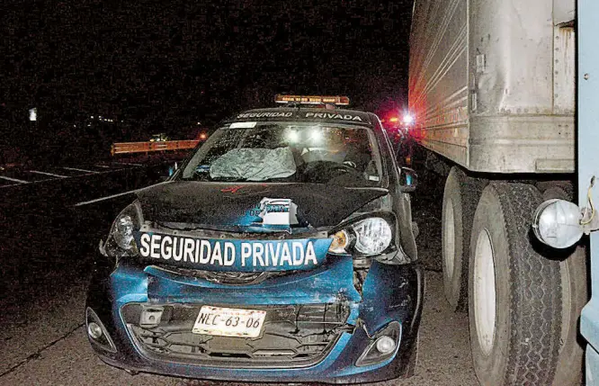  ??  ?? Seis los vehículos involucrad­os en esta carambola en la carretera 57.