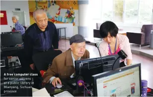  ?? ?? A free computer class for senior citizens at a public library in Mianyang, Sichuan province