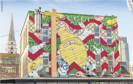  ??  ?? Gucci’s ArtWall by Kieron Livingston­e illustrate­s the Grip watch on a building just off East London’s Brick Lane.