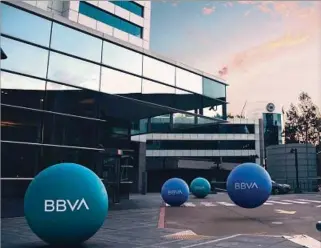  ??  ?? BBVA EN URUGUAY IMPULSA LA REACTIVACI­ÓN ECONÓMICA Y SUMA BENEFICIOS A SUS CLIENTES.