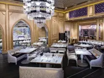  ?? The Forge ?? The Forge restaurant in Miami Beach is auctioning off everything inside, including its chandelier­s, before a total renovation.