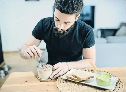  ?? WESTEND61 / GETTY ?? Los nutricioni­stas aconsejan un desayuno que aporte entre el 20% y el 25% de las calorías del día