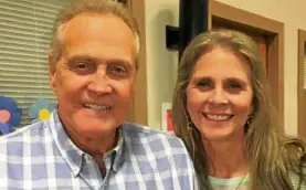  ??  ?? Lee Majors (left) and Lindsay Wagner in “Eat, Play, Love”