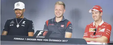  ?? - Associated Press: Ronald Zak ?? Lewis Hamilton et Sebastian Vettel, séparés par Kevin Magnussen, semblaient de fort belle humeur, jeudi, à l’aube du Grand Prix F1 d’Autriche.