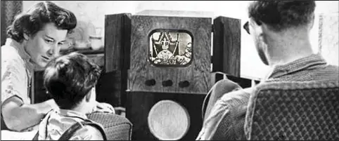  ??  ?? Viewing by royal appointmen­t: Like Norma Smith’s family, many people got their first TV for the Coronation