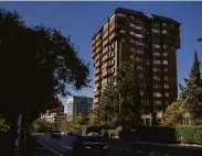  ?? Manu Fernandez / Associated Press ?? A manhunt for Hugo Carvajal ended when police raided his apartment in this building in Madrid.