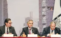  ??  ?? Salomón Chertorivs­ki, secretario de Desarrollo Económico local, y Miguel Ángel Mancera, jefe de Gobierno de la Ciudad de México.
