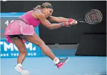  ?? ANDY BROWNBILL
THE ASSOCIATED PRESS ?? United States’ Serena Williams makes a backhand return to Bulgaria’s Tsvetana Pironkova during a tune-up event ahead of the Australian Open tennis championsh­ips in Melbourne, Australia, on Wednesday. Williams won, 6-1, 6-4.