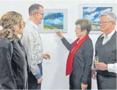  ?? FOTO: BEZIRKSAMT ?? Noch bis zum Mai stellt Gisela Spießhofer im Unterkoche­ner Rathaus aus.