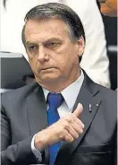  ??  ?? Gesto. Bolsonaro, entusiasma­do.