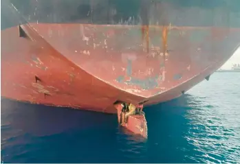  ?? SALVAMENTO MARITIMO ?? Three stowaways are perched on the rudder of an oil tanker anchored Monday at a port in Spain’s Canary Islands. Officials from the country’s maritime rescue service said Tuesday that the trio survived an 11-day voyage from Nigeria, about 2,800 miles away. The rescue agency also said it’s dealt with six cases of migrants riding rudders since 2020.