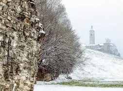  ?? (foto di Giovanni Diffidenti) ?? La Madonna del Castello di Almenno San Salvatore vista dal Parco del Brembo