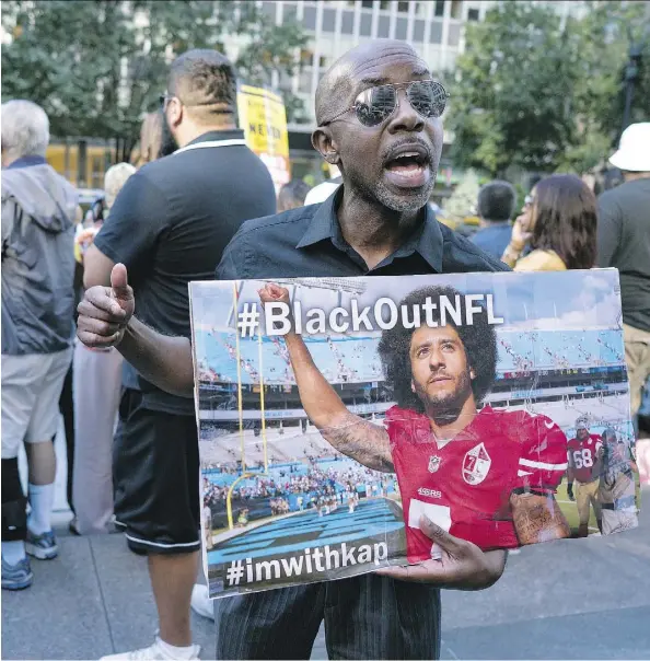  ?? CRAIG RUTTLE/THE ASSOCIATED PRESS ?? Eric Hamilton joins others gathered in support of free agent quarterbac­k Colin Kaepernick outside NFL headquarte­rs in New York on Wednesday. Kaepernick remains a controvers­ial figure for kneeling during the U.S. national anthem. He is still unsigned.