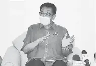  ?? — Gambar Roystein Emmor ?? SIDANG MEDIA: Abdul Karim pada sidang media selepas mempengeru­sikan Mesyuarat Pengerusi Biro-Biro PEMADAM Sarawak semalam.