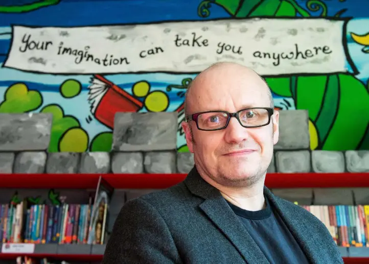  ??  ?? PASSIONATE: Oscar-nominated film director Lenny Abrahamson visiting Bracken Educate Together National School in Balbriggan, Co Dublin. Photo: Brendan Lyon/ImageBurea­u