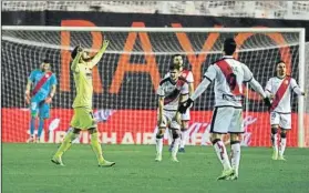  ?? FOTO: EFE ?? Nicola Sansone celebra su gol, que puso las tablas en el estadio de Vallecas