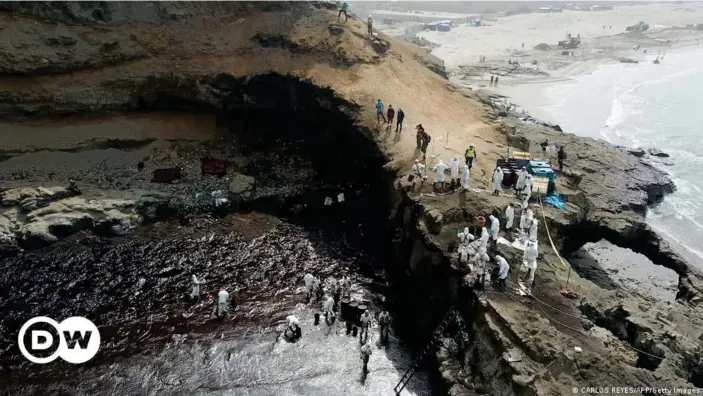  ?? ?? Vertido de petróleo en las costas de Perú.