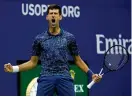  ?? Bild: ADAM HUNGER/TT ?? VINNARE. Novak Djokovic vid ett servegenom­brott i söndagens US Open-final mot Juan Martín del Potro, som serben vann i tre raka set.