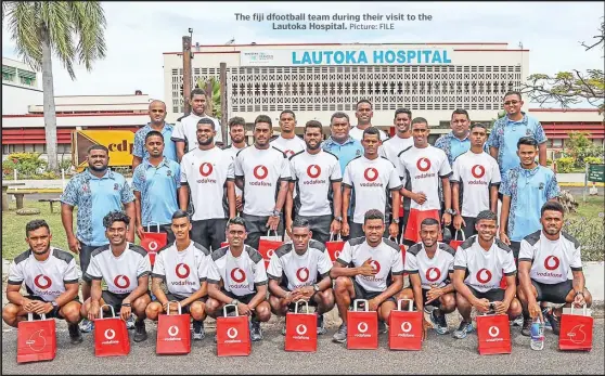  ?? Picture: FILE ?? The fiji dfootball team during their visit to the Lautoka Hospital.