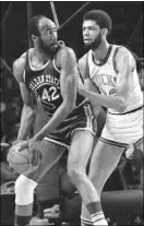  ?? THE ASSOCIATED PRESS FILE ?? Above, Nate Thurmond, left, of the Golden State Warriors posts up against Kareem Abdul-Jabbar of the Milwaukee Bucks on March 30, 1973, at Milwaukee. Thurmond, 74, a Hall of Fame center who starred for Golden State and the Cleveland Cavaliers over a...