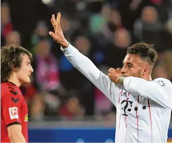  ?? Foto: Patrick Seeger, dpa ?? Corentin Tolisso erzielte den schönsten Treffer des Abends: Der Franzose traf aus 30 Metern zum 0:2.