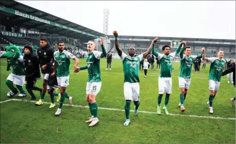  ?? ?? Viborgs spillere fik tiltraengt succes via 3-0 over Randers FC. Foto: Henning Bagger/Ritzau Scanpix