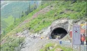  ??  ?? BRO to the rescue, gets polio drops to children through Rohtang tunnel . AQIL KHAN /HT