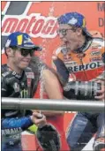  ??  ?? Rossi y Márquez en un podio.