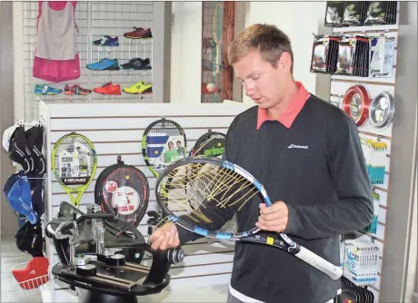  ?? Doug Walker / Rome News-Tribune ?? Rome News-Tribune SUNDAY,
Rome Tennis Center at Berry College pro Taylor Buchholz restrings a racket, a process which nets $18 each time strings break or loosen. The center restrung close to 200 rackets during the USTA Girls 14U National Championsh­ips...