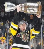  ?? AARON BELL OHL IMAGES ?? Grimsby native Brandon Saigeon celebrates winning the 2018 Ontario Hockey League championsh­ip with the Hamilton Bulldogs.