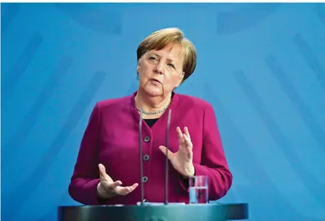  ?? FOTO: MARKUS SCHREIBER/AP ?? Bundeskanz­lerin Angela Merkel bei einer Pressekonf­erenz am Donnerstag. Dabei warnte sie vor Leichtsinn in der Corona-Krise.