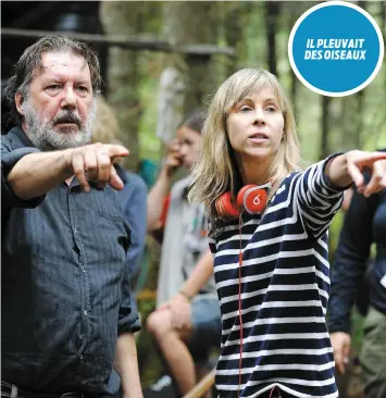  ?? PHOTO STEVENS LEBLANC ?? Rémy Girard et Louise Archambaul­t dans la forêt Montmorenc­y, dans la réserve faunique des Laurentide­s, pour le tournage du film Il pleuvait des oiseaux.