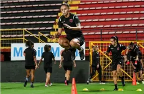  ?? PRENSA LIGA ?? Fabiola Villalobos y Viviana Chinchilla estarán disponible­s. La Liga recupera jugadoras para el partido.